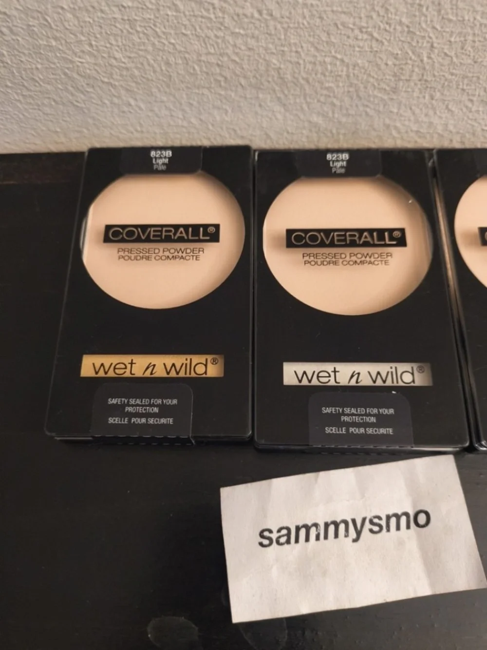 WET N WILD Coverall Pressed Powder 823B LIGHT Sealed x3 DISCONTINUED